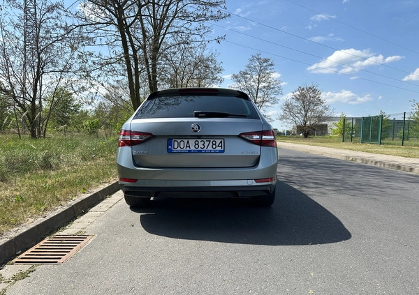 Skoda Superb cena 85000 przebieg: 170173, rok produkcji 2019 z Zaklików małe 56